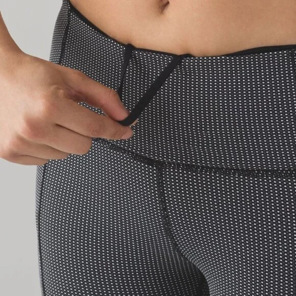 Lululemon Cadence Crusher Tight Size 6 Power Luxtreme Tiny Geo Black White - Picture 5 of 10